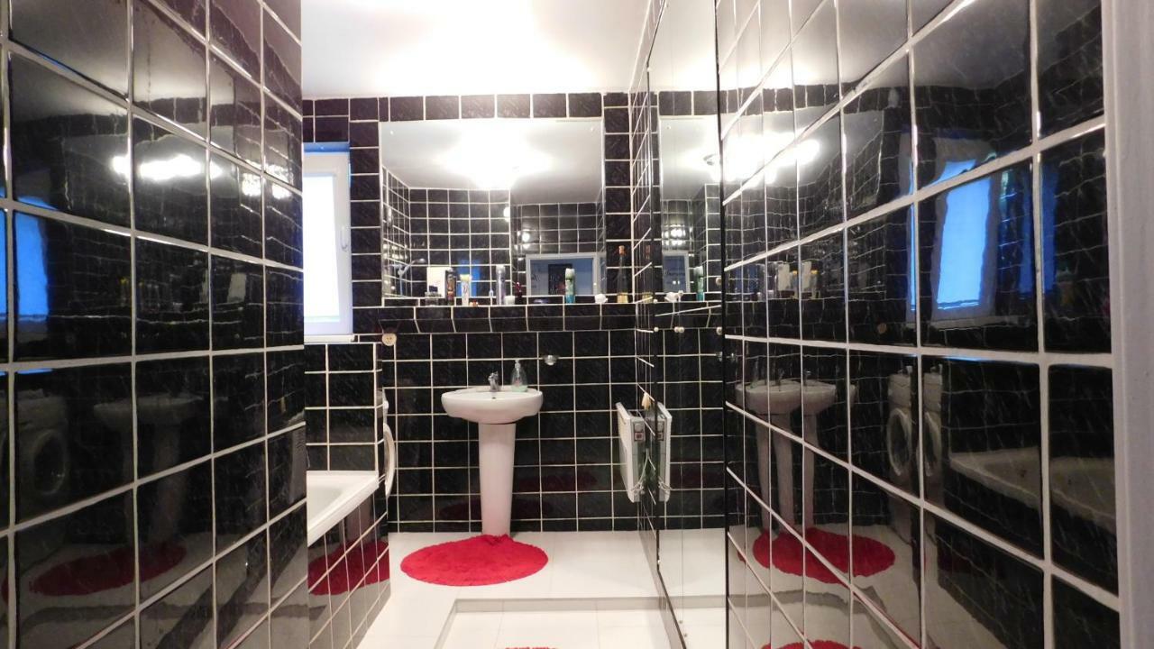 Ivihouse * Свіноуйсьце